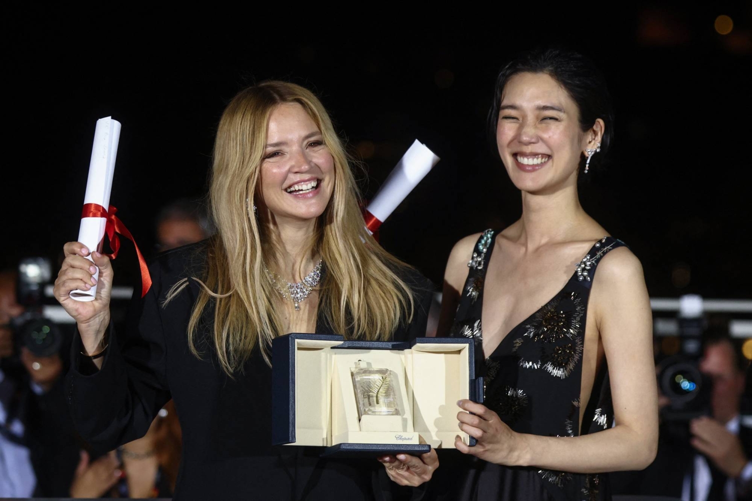 all-of-sudden-nu-dien-vien-chinh-xuat-sac