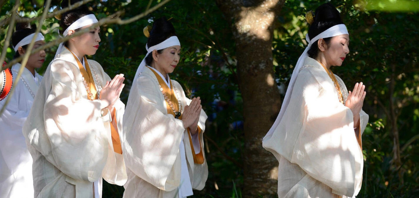 Khám phá đời sống tín ngưỡng cổ xưa trên hòn đảo ngọc Okinawa