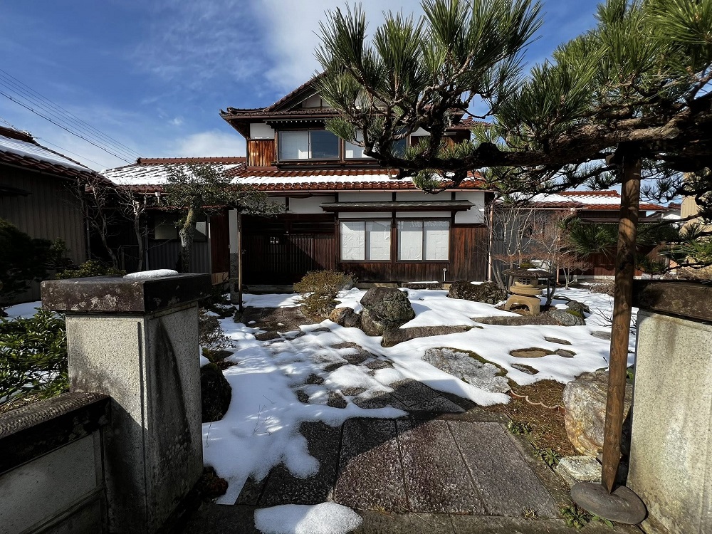 aki house