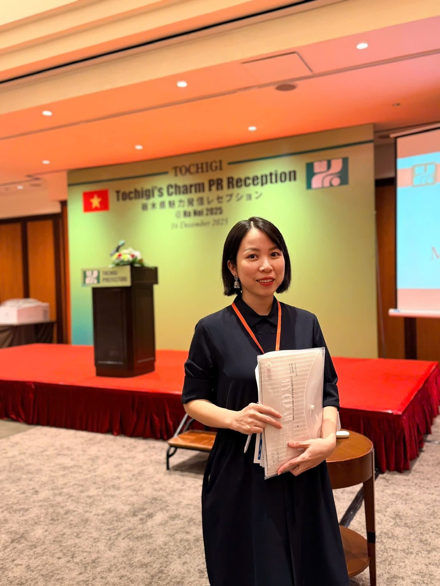 MC song ngữ