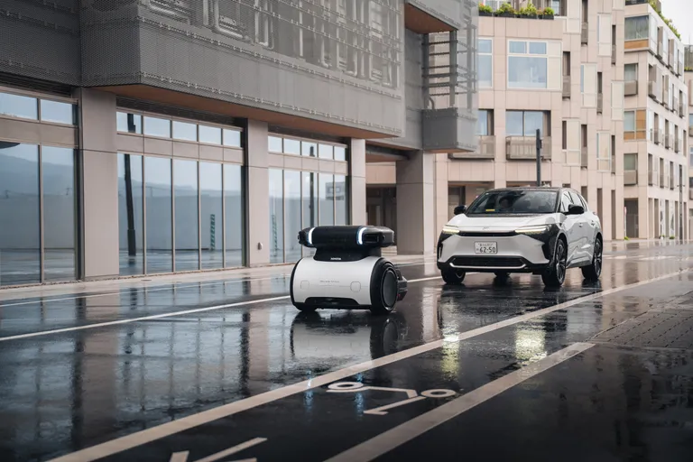 robot-toyota-guide