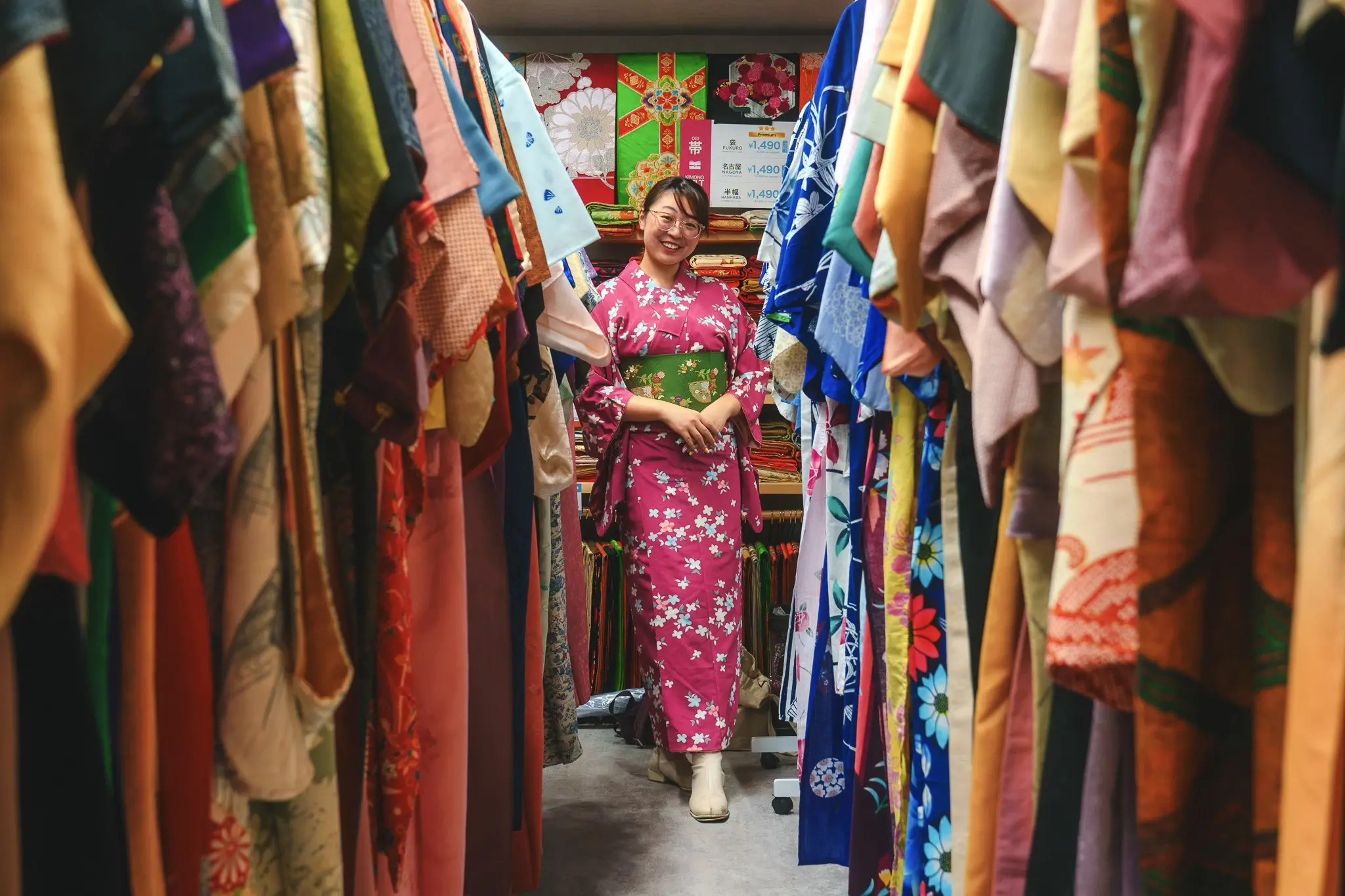 Cửa hàng ở Tokyo bán kimono cũ với giá từ 1 yên mỗi gam