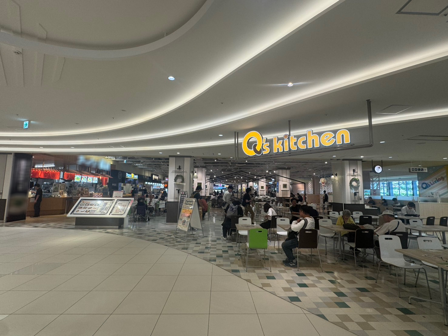 8 - khu ẩm thực Qs Kitchen