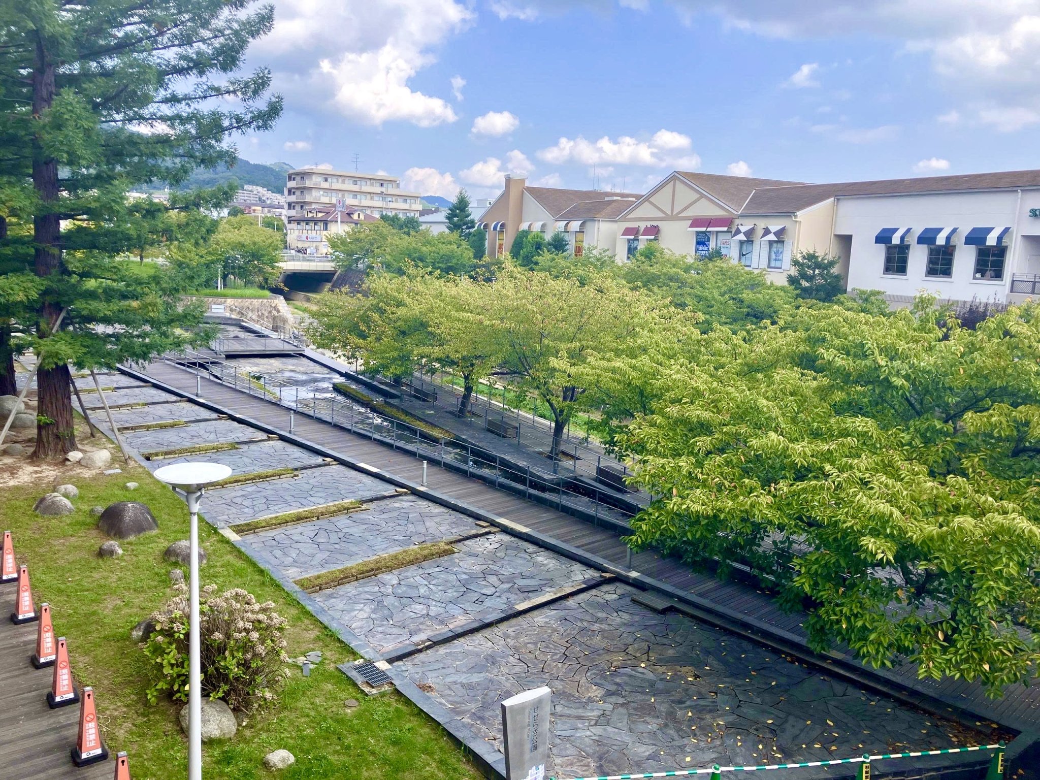 10 - công viên trong khuôn viên Q's Mall