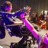 Điều khiển âm nhạc và video bằng… mắt và sóng não