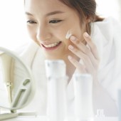 Vì sao dưỡng ẩm đúng cách sẽ giúp ngăn ngừa và trị mụn?