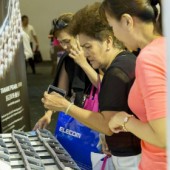 Mua bán hàng xách tay Nhật: Cái giá của sự dễ dàng?