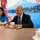 Thầy Nguyễn Đức Hòe nhận Huân chương Mặt trời mọc của Chính phủ Nhật Bản