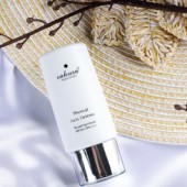 Chống nắng mùa hè với Sakura Physical Daily Defense