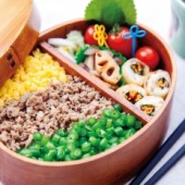 Cơm hộp ba màu Sanshoku Bento