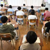 Chấm dứt “bữa trưa im lặng” tại các trường học Nhật Bản