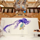 Nghệ sĩ tôn vinh vẻ đẹp của cá vàng trong triển lãm cá nhân