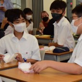 Trường học, công sở Nhật cởi mở hơn với chủ đề kinh nguyệt