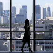 50% phụ nữ Nhật cho rằng công việc là rào cản của hôn nhân