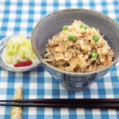 Cách làm cơm gà nấu rau củ kiểu Nhật