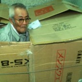 Cuộc sống “trong hộp” của người vô gia cư 