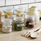 Học người Nhật phân loại đồ đạc bằng nhãn dán