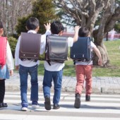 Đi học theo nhóm: cách trẻ em Nhật đến trường an toàn