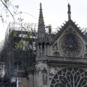 Nhật sẵn sàng hỗ trợ Pháp phục dựng Nhà thờ Đức Bà Paris