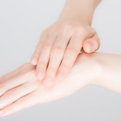 Chăm sóc da tay với nguyên liệu tại nhà