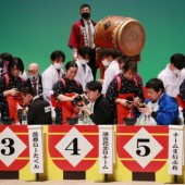 Quán quân cuộc thi ăn mì Wanko Soba chinh phục 228 bát mì trong 5 phút