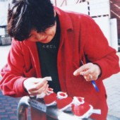 Những chú chim sẻ mặc áo len tại ga Enoshima