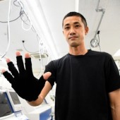 Găng tay phục hồi chức năng cho bệnh nhân Parkinson