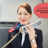 JAL thay đổi lời chào đón hành khách để tránh sự phân biệt giới tính