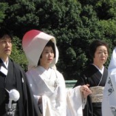 Khảo sát phụ nữ Nhật Bản: Càng già càng thích trai đẹp