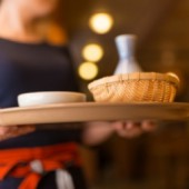 Khách sạn cổ Nhật Bản áp dụng hình thức tự phục vụ, giảm giá phòng