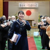 Lễ tốt nghiệp chỉ có duy nhất một học sinh ở đảo Oteshima