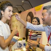 Review: Máy massage mặt Magica Beauty Moon double