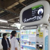 Nhật thử nghiệm chuyển thông báo ở ga thành ngôn ngữ ký hiệu