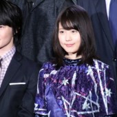 Kasumi Arimura diện đầm xuyên thấu quyến rũ