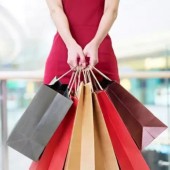 Xu hướng “mua sắm trả thù” ở Nhật vào dịp cuối năm