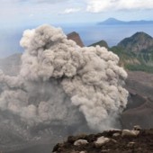 Núi lửa Suwanose phun trào, Nhật Bản nâng mức cảnh báo