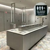 Nhà vệ sinh không phân biệt giới tính gây ra phản ứng tiêu cực tại Nhật