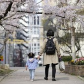 Phụ nữ trẻ Nhật Bản chỉ muốn sinh ít hơn hai con