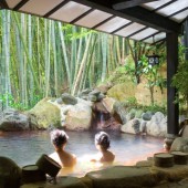 Nhật Bản rúng động vì nhóm quay lén hơn 10.000 phụ nữ ở suối nước nóng