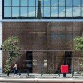 Rèm gỗ Hinoki cực độc đáo tại một tòa nhà ở Tokyo