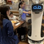 Nhà hàng ở Hokkaido sử dụng robot mèo để phục vụ khách