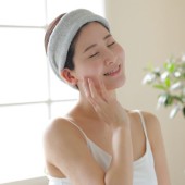 Rửa mặt bằng nước có ga gây "sốt" trở lại, liệu có thật sự thần kỳ?