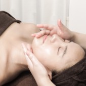 Trẻ hơn 10 tuổi chỉ trong 2 tuần với phương pháp mát-xa Tanaka