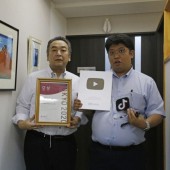 Kênh TikTok triệu view của những ông chú nhân viên văn phòng