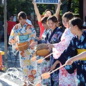 Xóa tan cái nóng mùa hè cùng văn hóa tạt nước Uchimizu