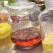 Tự làm siro trái cây đẹp da và detox cơ thể