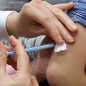 Chính phủ Nhật sẽ bồi thường biến chứng từ vắc-xin COVID-19