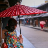 Tại sao dù giấy Wagasa lại dùng được dưới mưa?