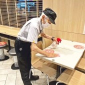 Câu chuyện về nhân viên 93 tuổi ở McDonald's Nhật Bản