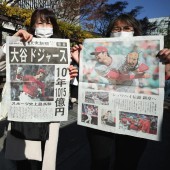 Người Nhật phấn khích với bản hợp đồng kỷ lục của Ohtani với Dodgers